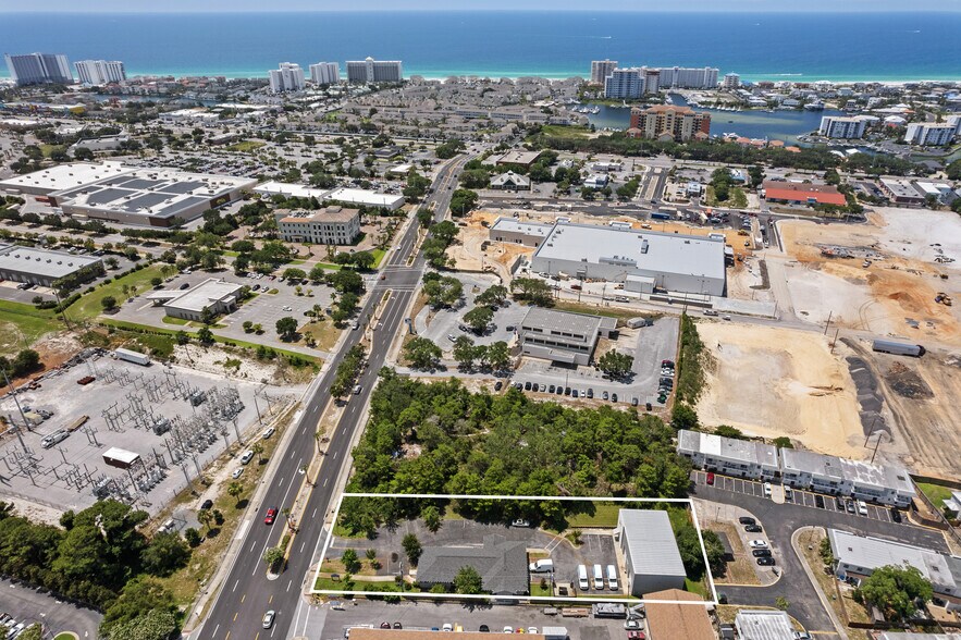 More Photos Of 209 Main St, Destin Storefront Retail Office For Sale