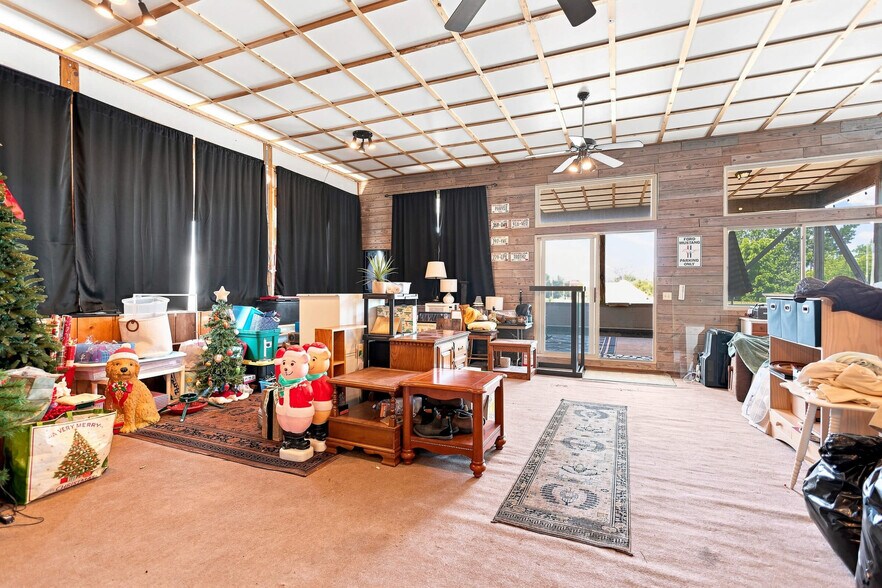 More Photos Of 308 N Wisconsin Dr, Sheboygan Freestanding For Sale