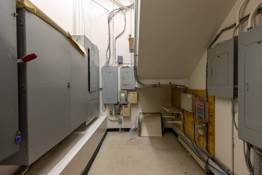 More Photos Of 2 Lisgar St, Sudbury Office For Sale