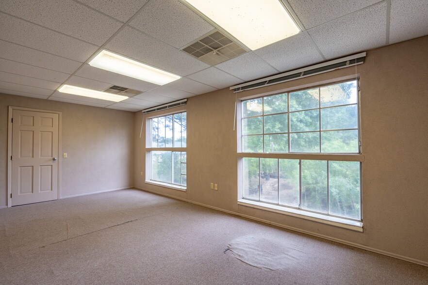 More Photos Of 28250 Fm-2978, Magnolia Medical For Lease