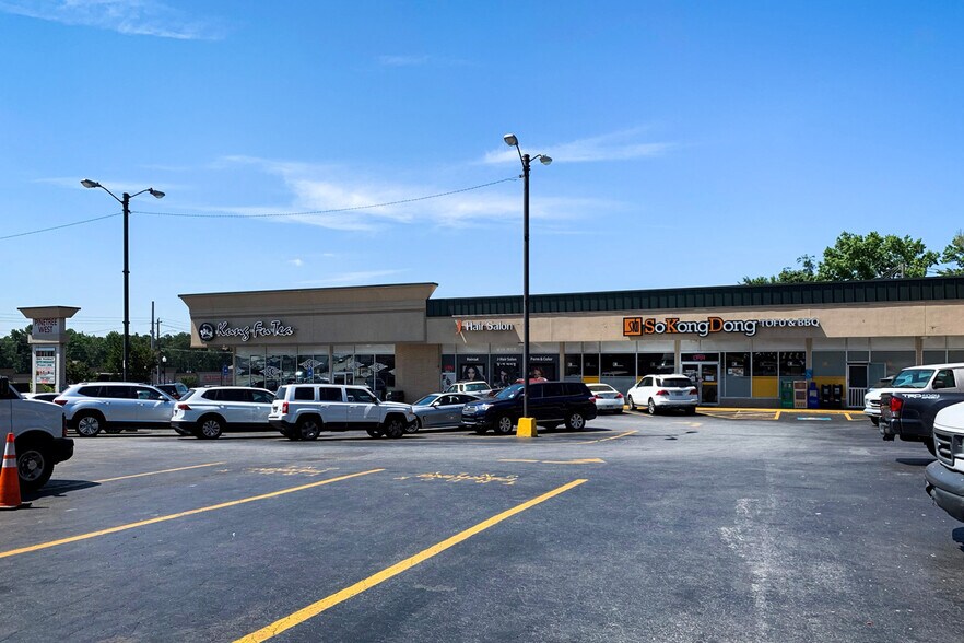 More Photos Of 5280 Buford Hwy NE, Atlanta Storefront For Lease