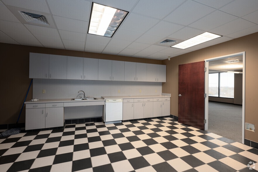 More Photos Of 6815 Manhattan Blvd, Fort Worth Office For Lease