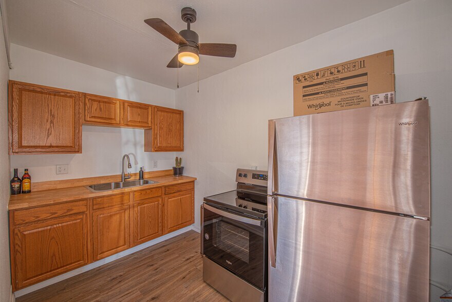 More Photos Of 901 E C St, Pueblo Storefront Retail Residential For Sale