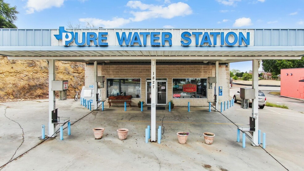 Primary Photo Of 1827 S Main St, Weatherford Freestanding For Sale