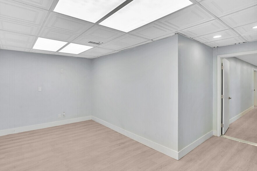 More Photos Of 6240-6244 Miramar Pky, Miramar Medical For Lease