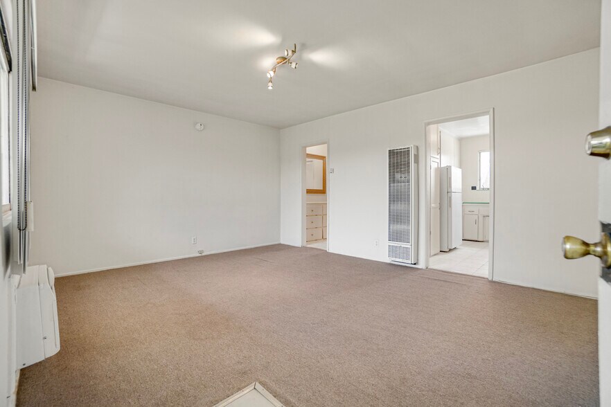 More Photos Of 6705 De Longpre Ave, Los Angeles Apartments For Sale