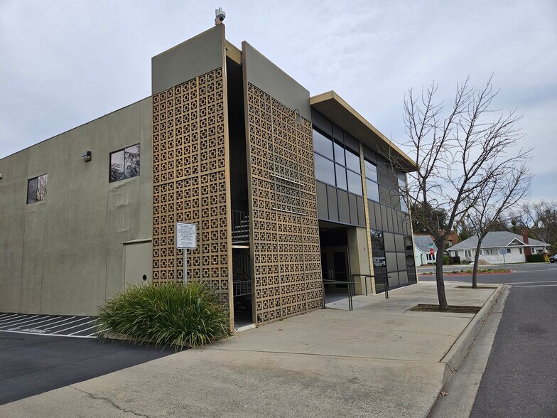 More Photos Of 700 Needham St, Modesto Light Distribution For Lease