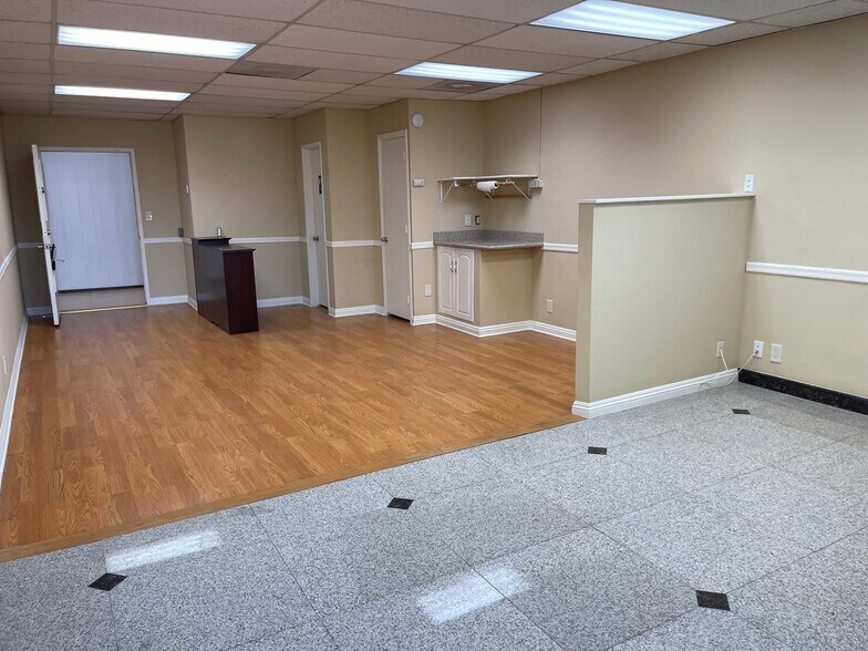 More Photos Of 12150-12162 Hamlin St, North Hollywood Storefront Retail Office For Lease