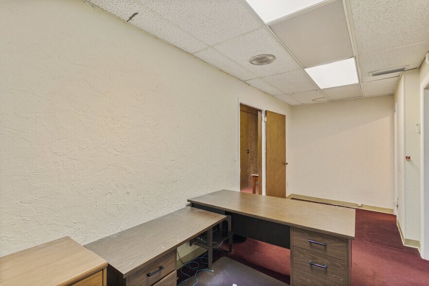 More Photos Of 333 E Bay St, Jacksonville Office For Lease