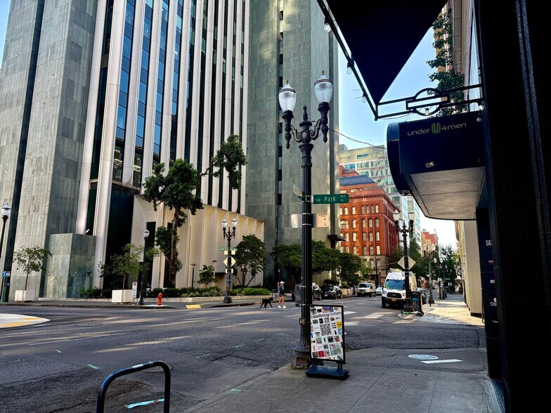 More Photos Of 800 SW Washington St, Portland Office For Lease