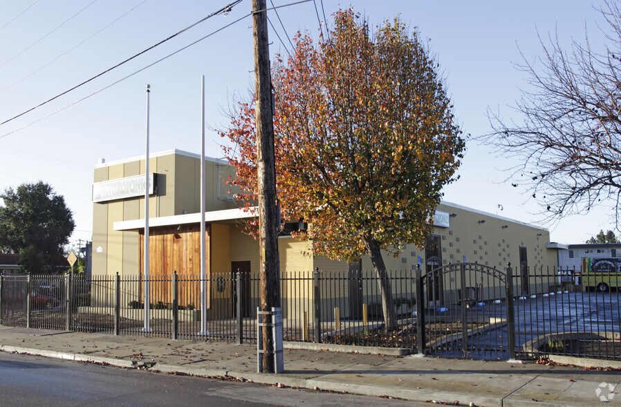 More Photos Of 24089 Watkins St, Hayward Restaurant For Lease