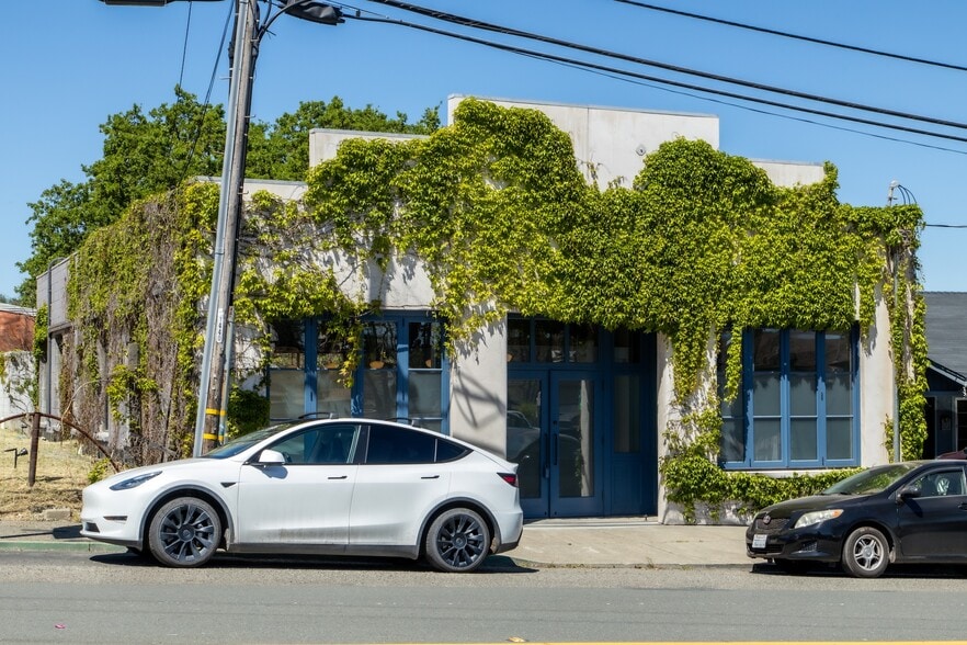 More Photos Of 40 Highway 128, Geyserville Freestanding For Sale