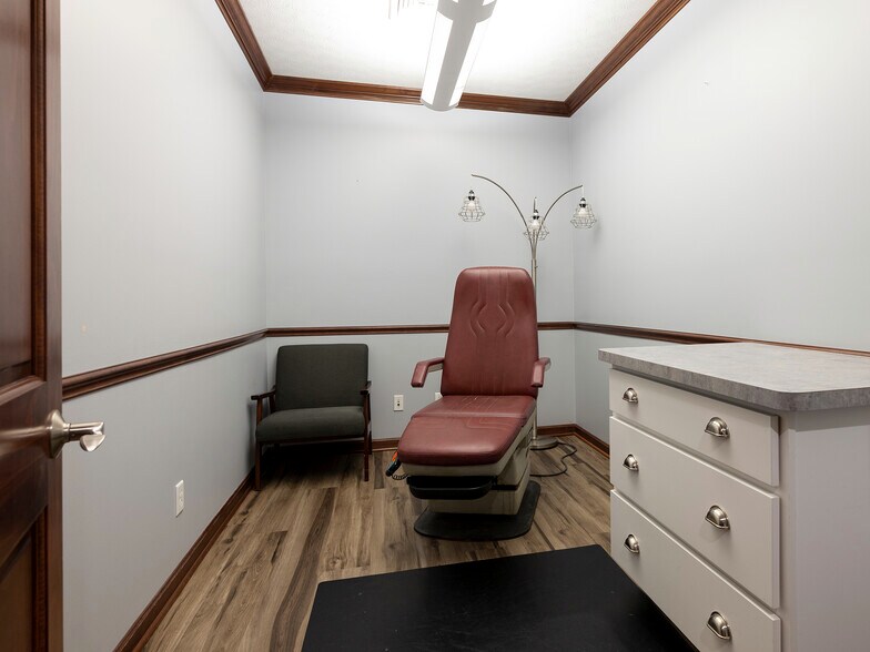 More Photos Of 105 6th Ave, Saint Albans Medical For Sale