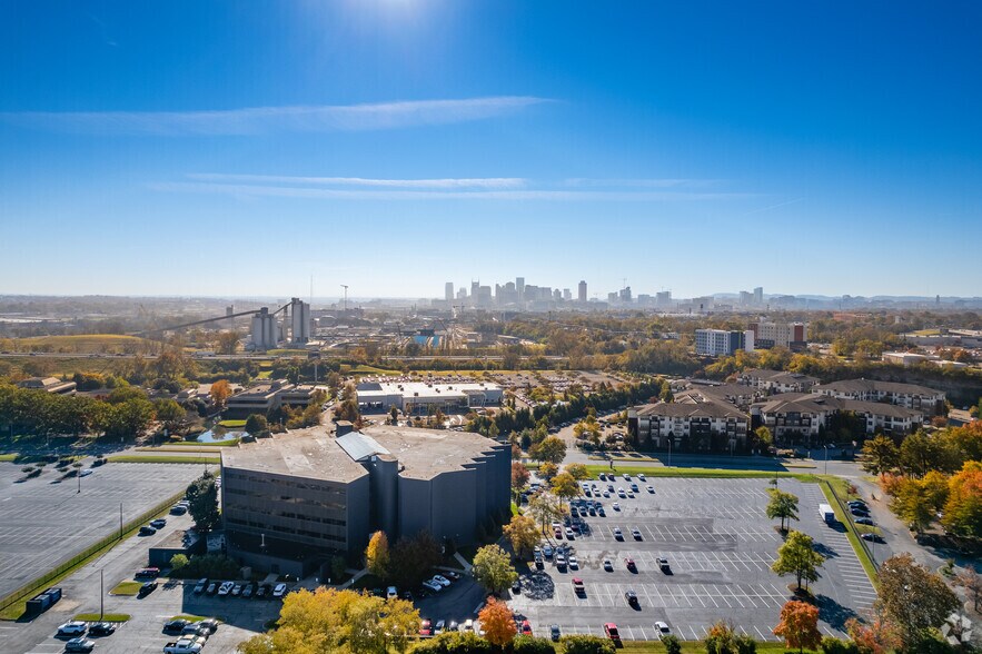 More Photos Of 44 Vantage Way, Nashville Office For Lease