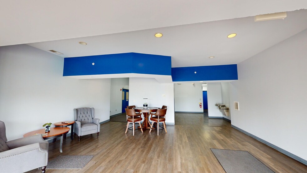 More Photos Of 111 S Lake St, Montgomery Service For Sale