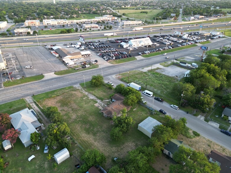 More Photos Of 1688 Elliot Knox Blvd, New Braunfels General Retail For Sale