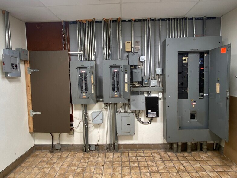 More Photos Of 3515 Mccann Rd, Longview Restaurant For Lease