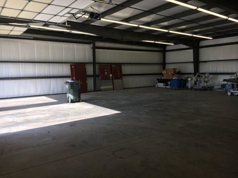 More Photos Of 4314 7th St, Moline Warehouse For Sale