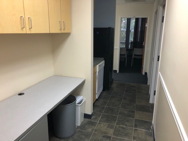 More Photos Of 21155 Whitfield Pl, Sterling Office For Sale