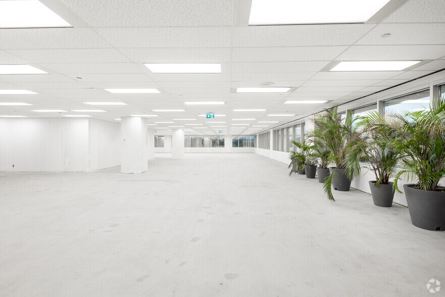 More Photos Of 1 Robert Speck Pky, Mississauga Unknown For Sale