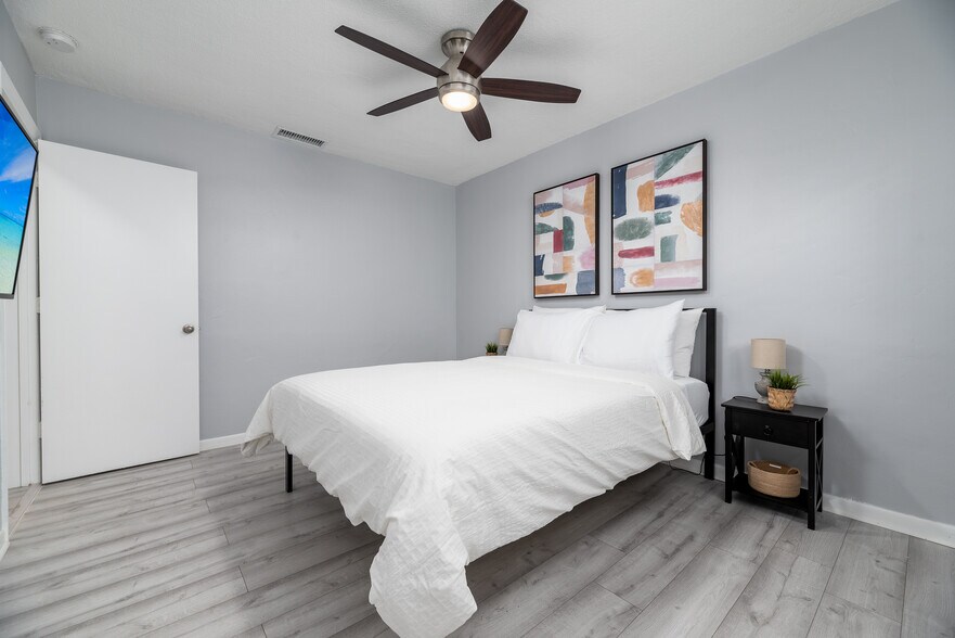 More Photos Of 820 NE 21st Dr, Wilton Manors Apartments For Sale