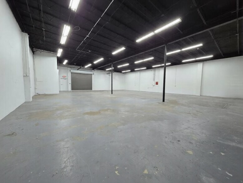 More Photos Of 52 SW 5th Ct, Pompano Beach Manufacturing For Lease