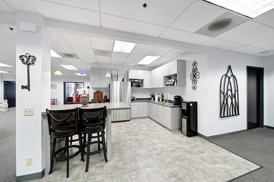 More Photos Of 181 S Old Springs Rd, Anaheim Loft Creative Space For Lease