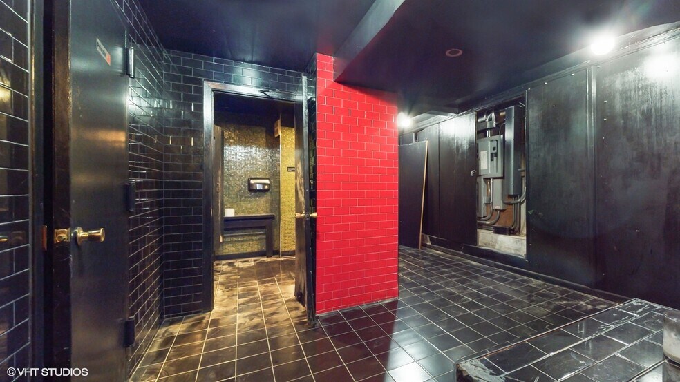 More Photos Of 2500 N Ashland Ave, Chicago Restaurant For Lease