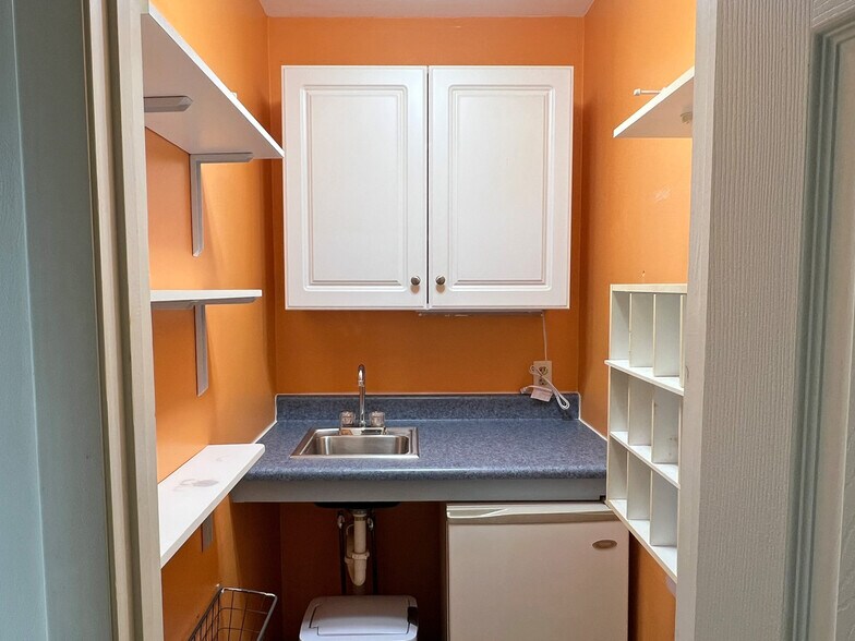 More Photos Of 3567 W 26th St, Erie Freestanding For Sale