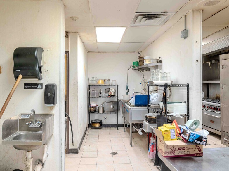 More Photos Of 210 E Galena Ave, Aurora Restaurant For Sale