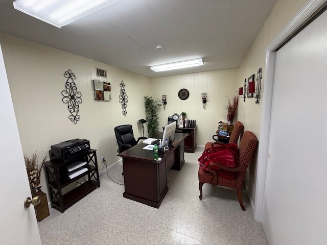 More Photos Of 860 Whitehall Rd, Athens Office For Lease