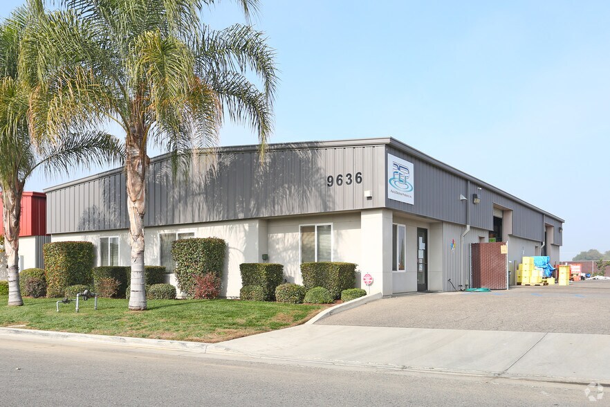 Primary Photo Of 9636 W Grove Ave, Visalia Showroom For Lease
