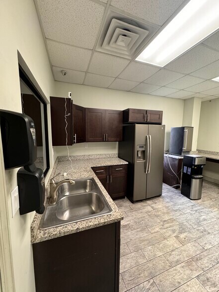 More Photos Of 5909 E Anno Ave, Orlando Auto Repair For Lease