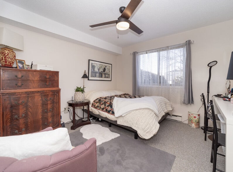 More Photos Of 4 Robert St, Arnprior Apartments For Sale