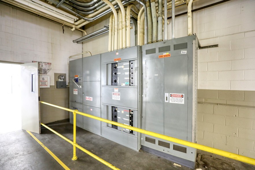 More Photos Of 109 Apremont Way, Westfield Manufacturing For Lease