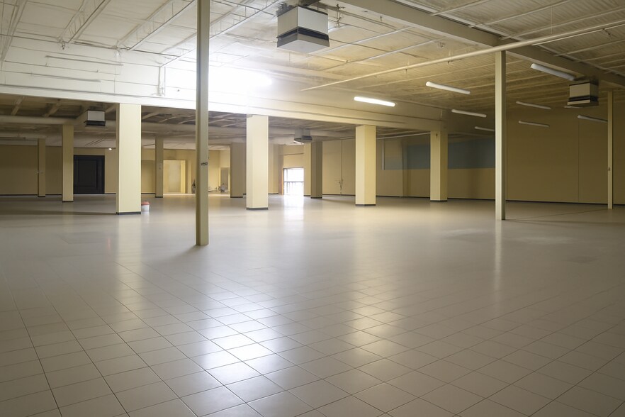 More Photos Of 1205 NE 163rd St, North Miami Beach General Retail For Lease