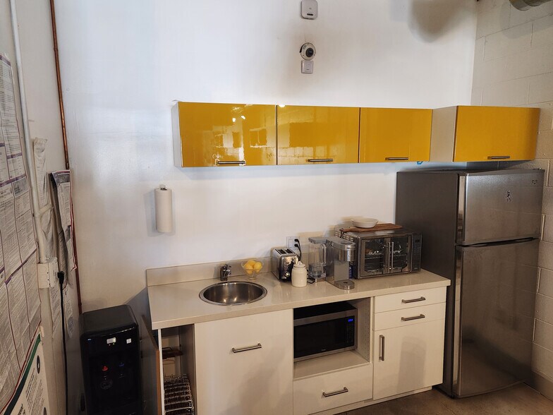 More Photos Of 8543 Venice Blvd, Los Angeles Loft Creative Space For Lease