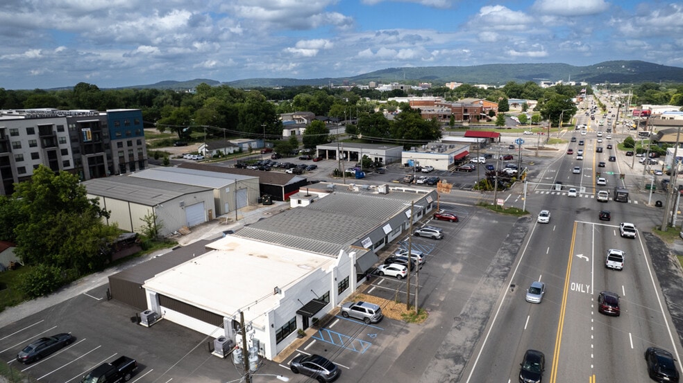 More Photos Of 3300-3306 Governors Dr SW, Huntsville Freestanding For Lease
