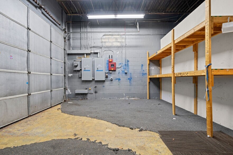 More Photos Of 628 Belmont St, Brockton Freestanding For Lease