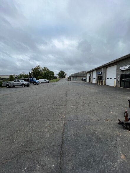 More Photos Of 9208 Venture Ct, Manassas Park Warehouse For Sale