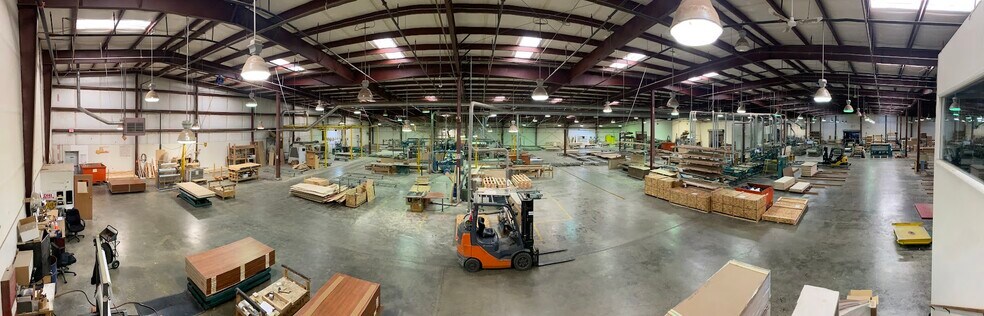 More Photos Of 203 5th St NW, Puyallup Manufacturing For Sale