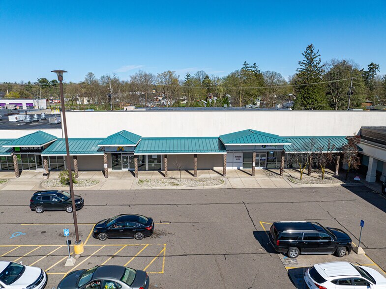 More Photos Of 1525 W Michigan Ave, Battle Creek Storefront For Lease