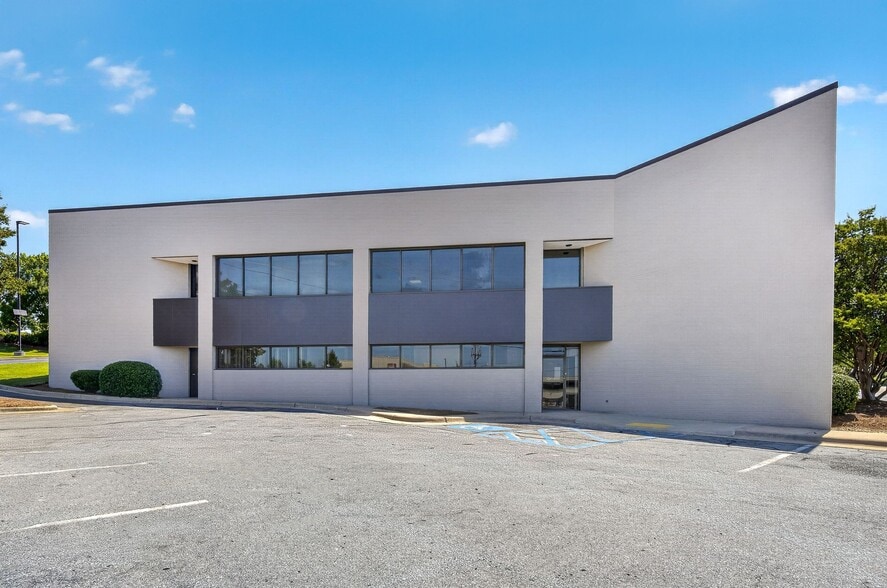 Primary Photo Of 615 19th St, Columbus Medical For Lease