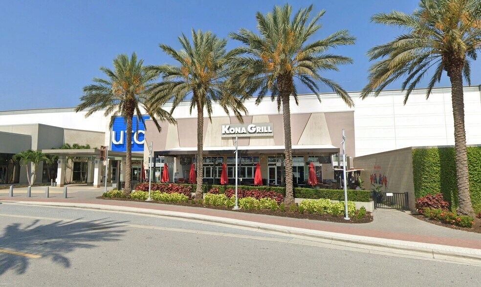 Primary Photo Of 140 University Town Center Dr, Sarasota Storefront For Lease
