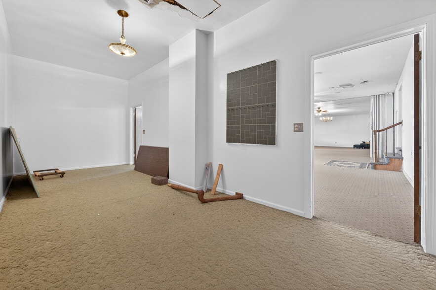 More Photos Of 209 N Main St, Belleville Medical For Sale