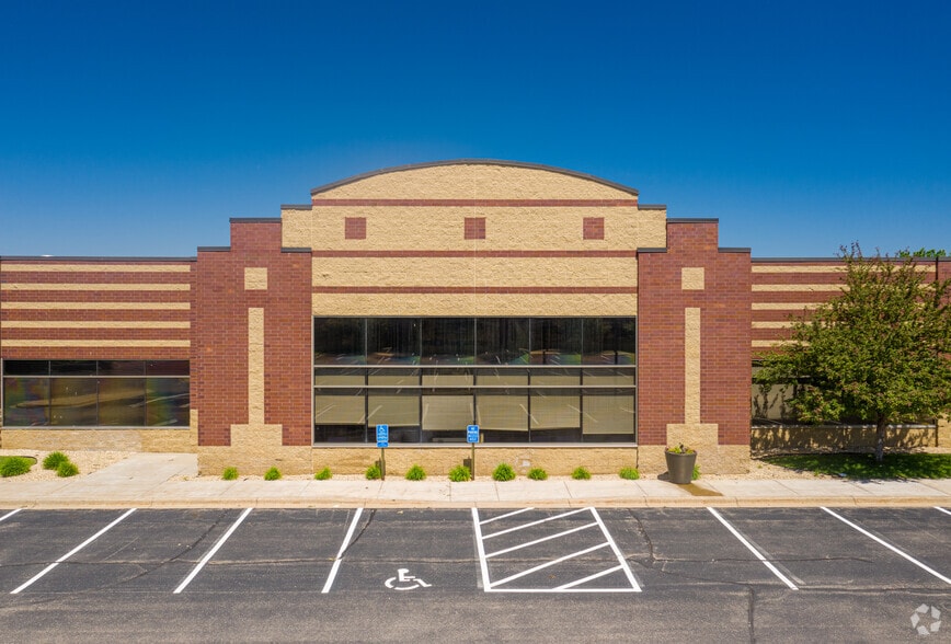 More Photos Of 860 Blue Gentian Rd, Eagan Unknown For Lease