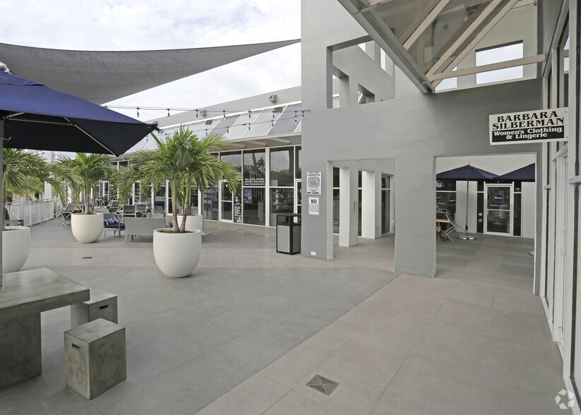 More Photos Of 260 Crandon Blvd, Key Biscayne Bank For Lease