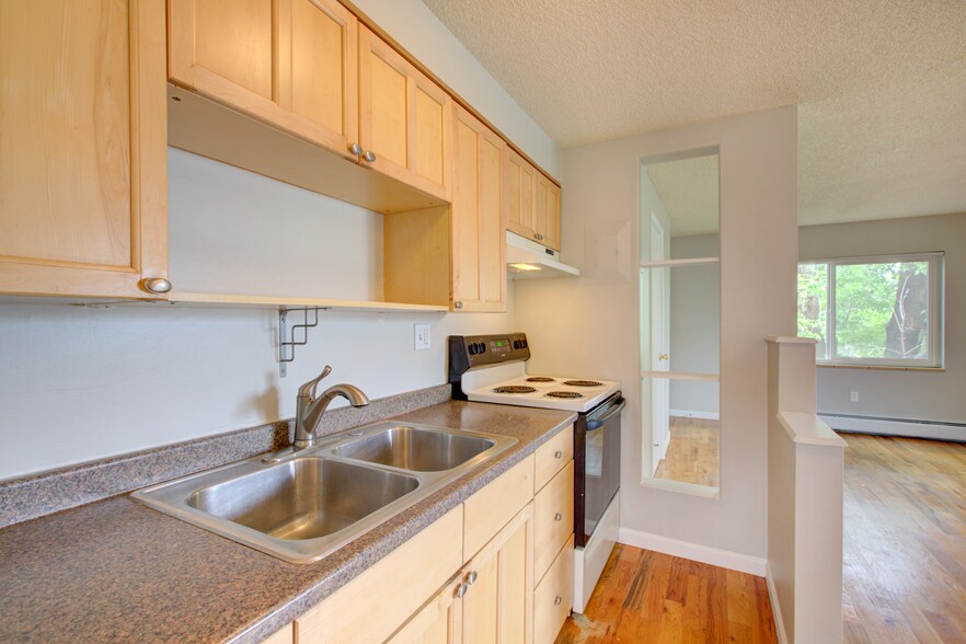 More Photos Of 136 Washington St, Denver Apartments For Sale