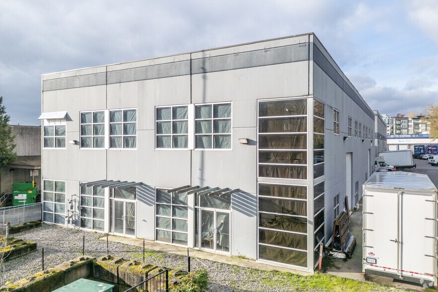 More Photos Of 3738 Keith St, Burnaby Warehouse For Lease