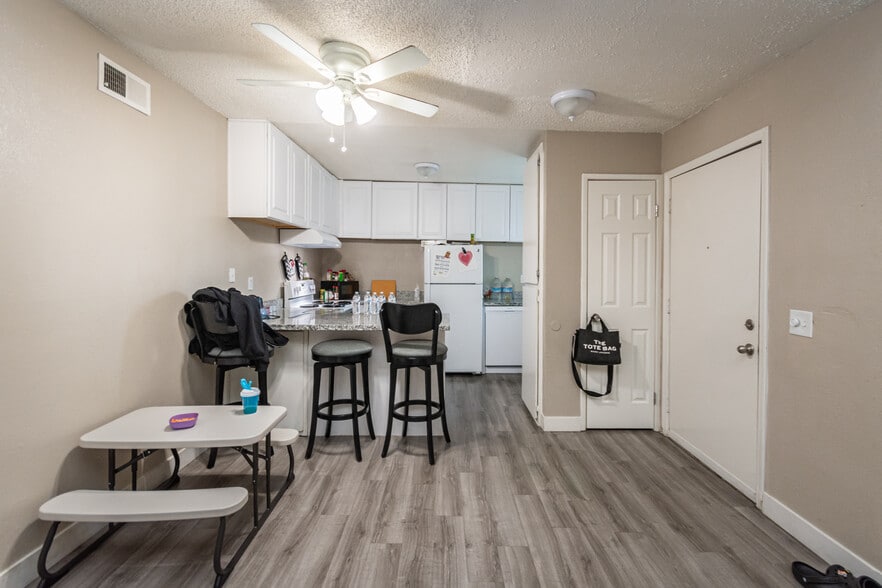 More Photos Of 7259 S Land Park Dr, Sacramento Apartments For Sale